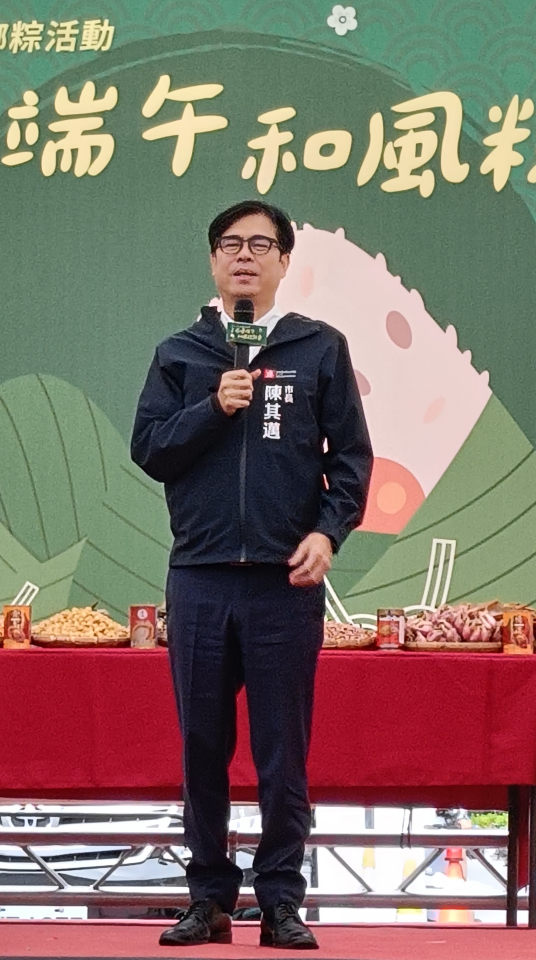 三鳳中街百人包粽　首度結合日本粽文化　陳其邁親手包粽迎端午