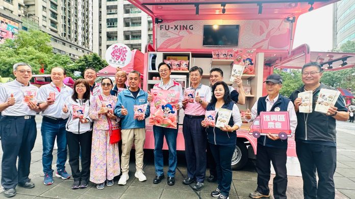 張善政親駕直銷車力推「媽媽桃」行動隊伍熱鬧成軍 87 S__13689096_0