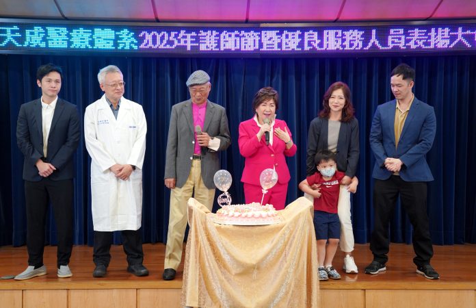 有妳真好!天成醫療96位護理英雄獲表揚 歌聲與淚光共譜最暖護師節 86 S__13689096_0