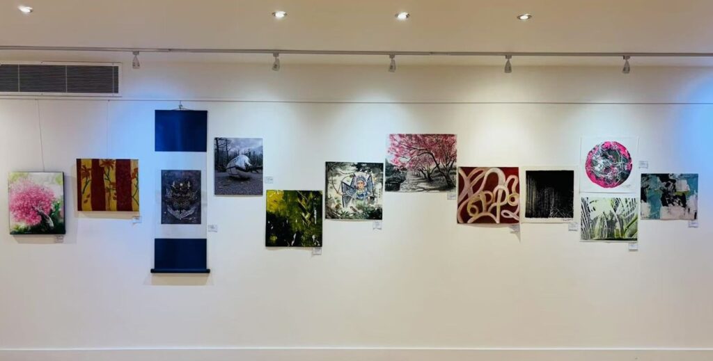 首屆倫敦「白點藝術國際展」 8位台灣藝術家作品獲獎 3 台灣墨海藝術協會藝術家展出作品。圖:廖迎晰提供