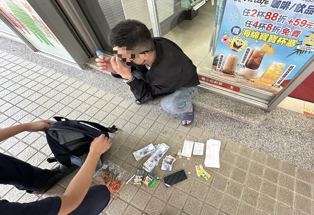 通緝犯遇盤查心虛狂奔 警車道上壓制起獲贓款逾17萬 213 248250511a01