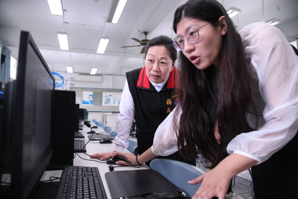徐榛蔚視察國中小藝才班 指示全面提升硬體設備完善建置 232 徐榛蔚視察國中小藝才班 指示全面提升硬體設備完善建置 231