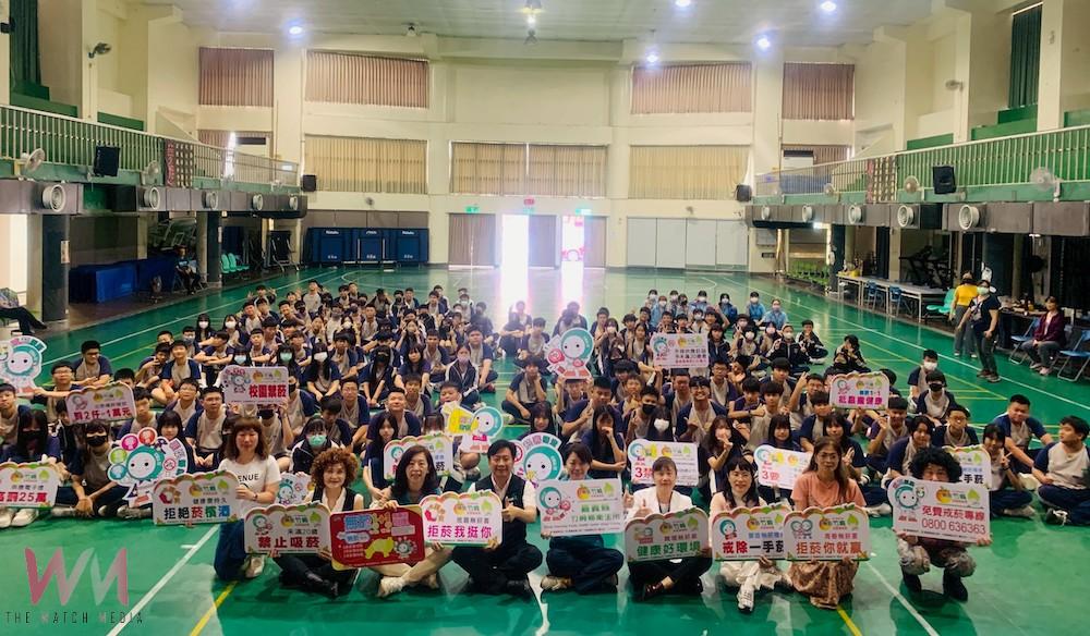 嘉義縣衛生局以創意話劇前進校園,推動無菸環境與大家醫計畫。(圖/嘉義縣政府提供)
