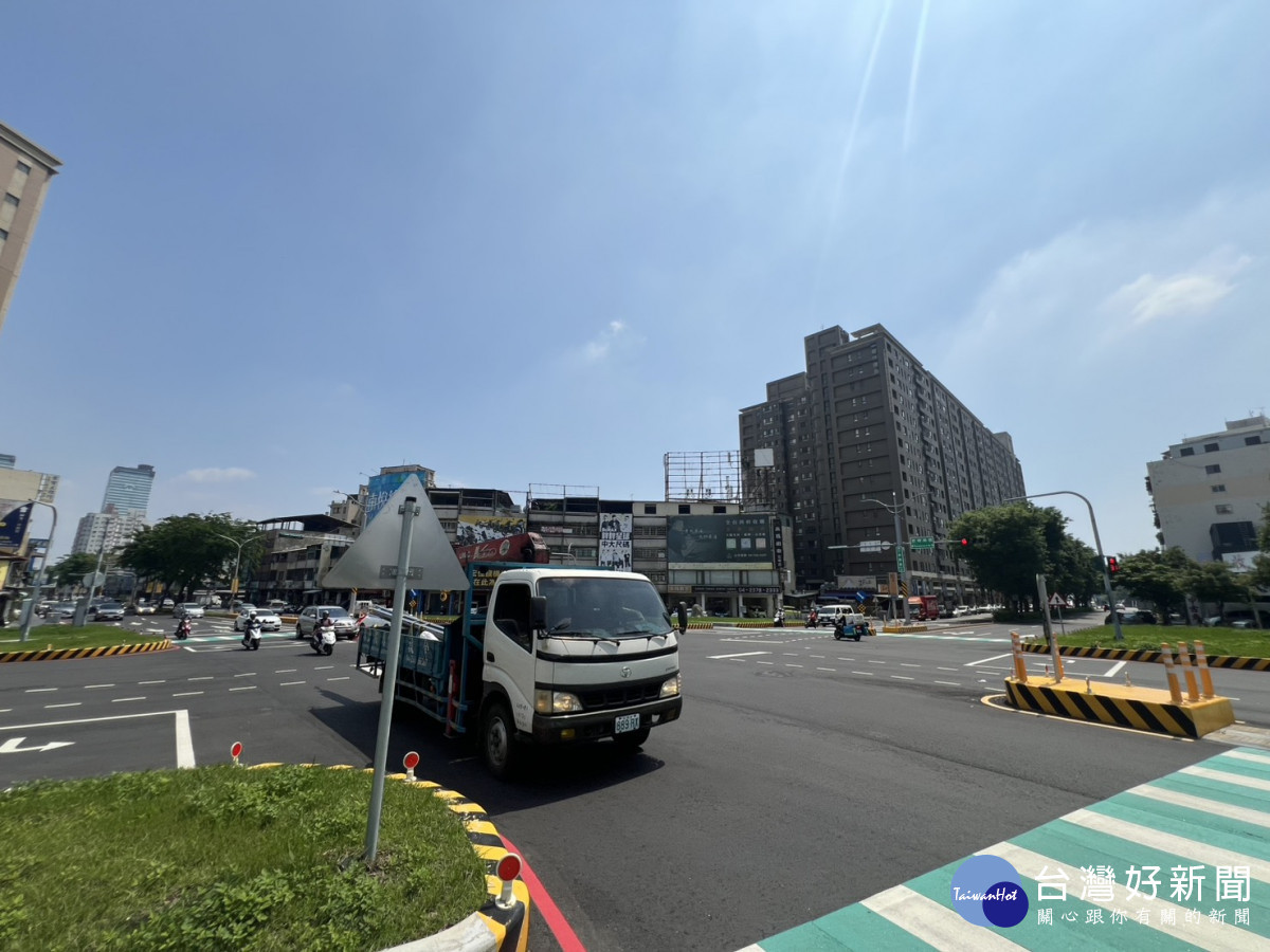 花重金忠明南路道路改善工程 議員批反引發塞車民怨
