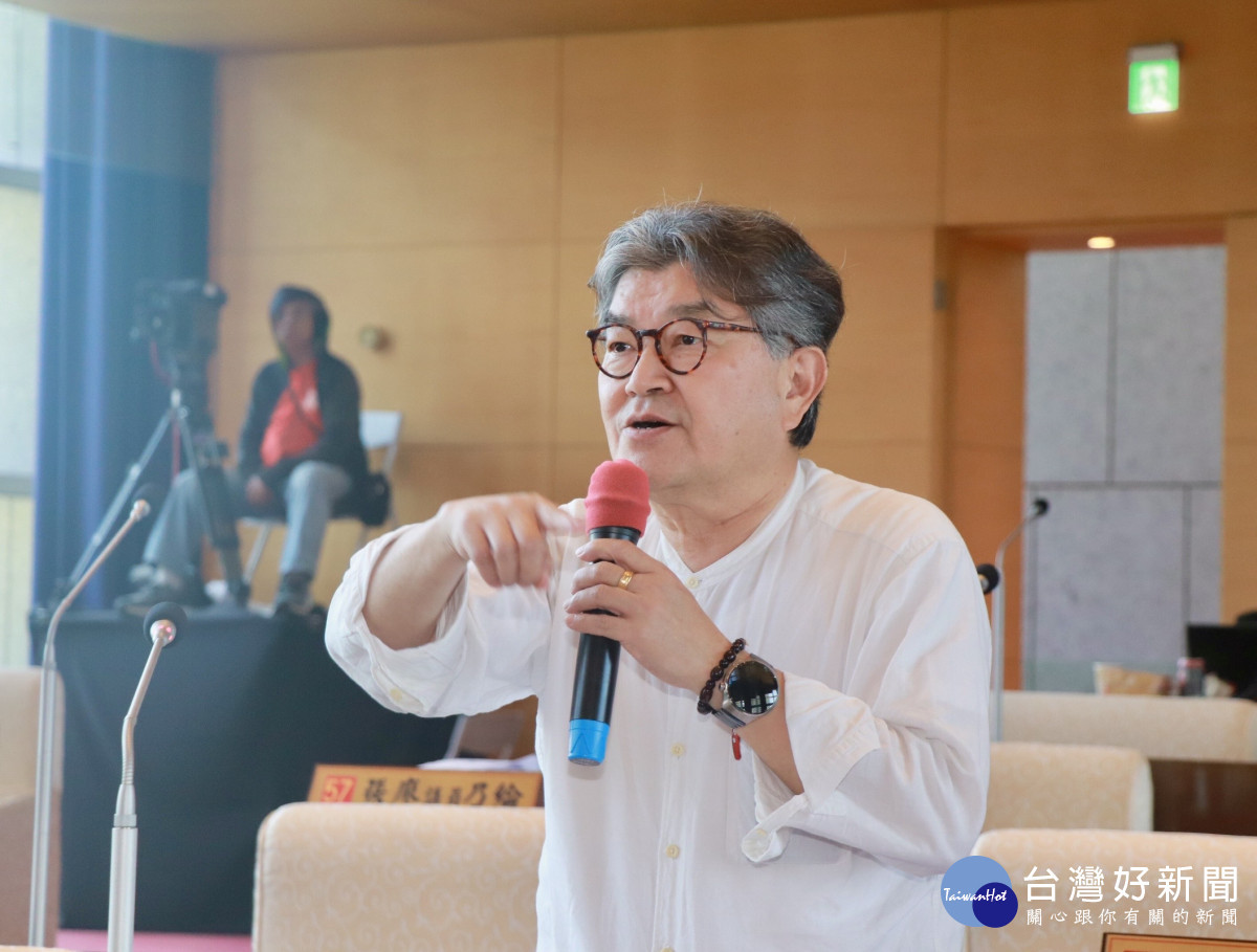 花重金忠明南路道路改善工程 李中議員批反引發塞車民怨