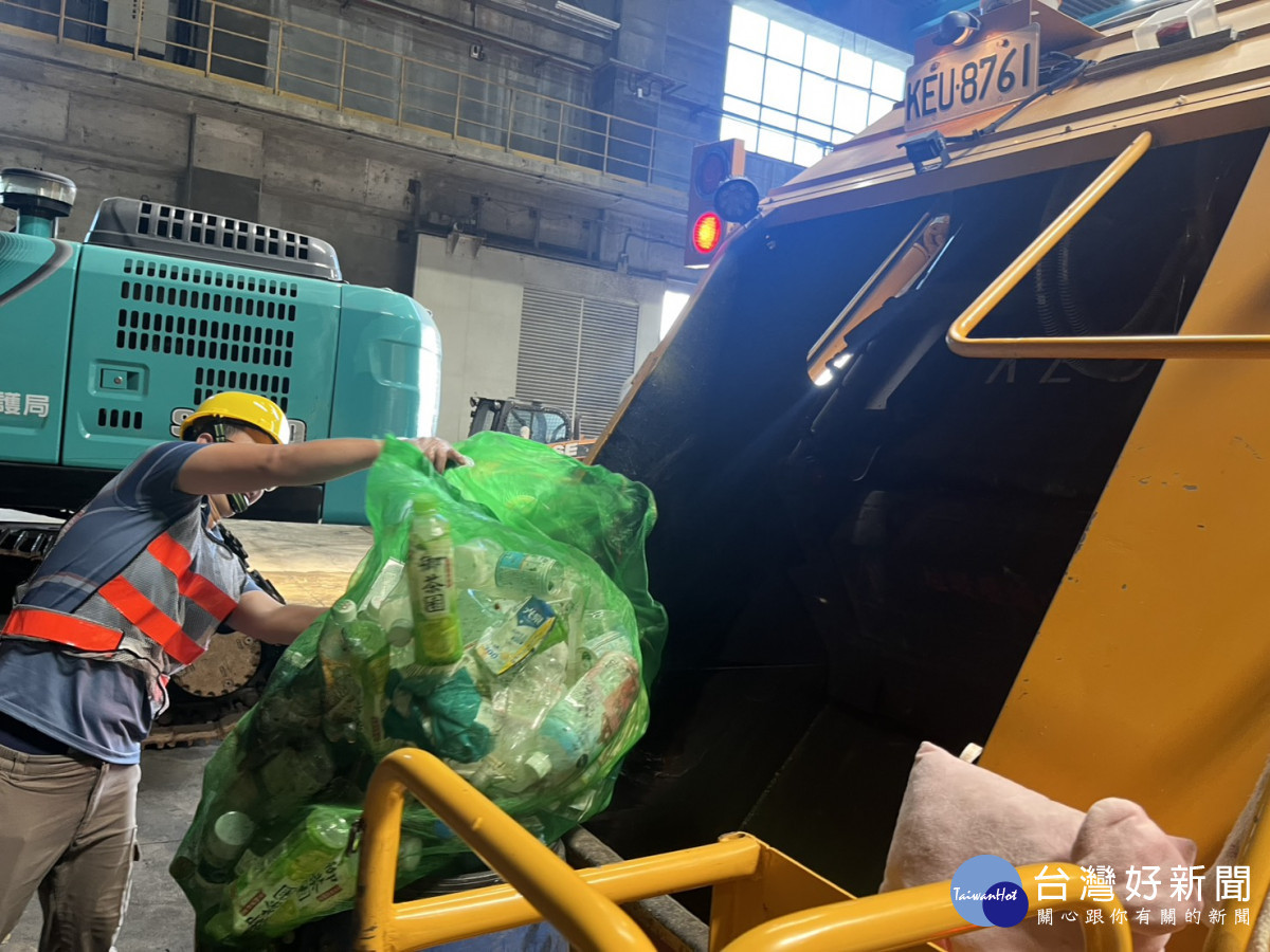 嘉義縣環保局再次退運一輛鄉公所垃圾車／嘉義縣府提供