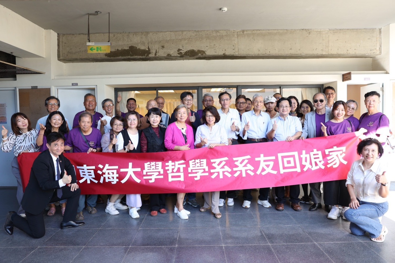 ▲前右四起：姜文斌主任、魏元珪教授、蔡家和教授、林薰香教授、前會長周姮娥。（照片 / 方浩）