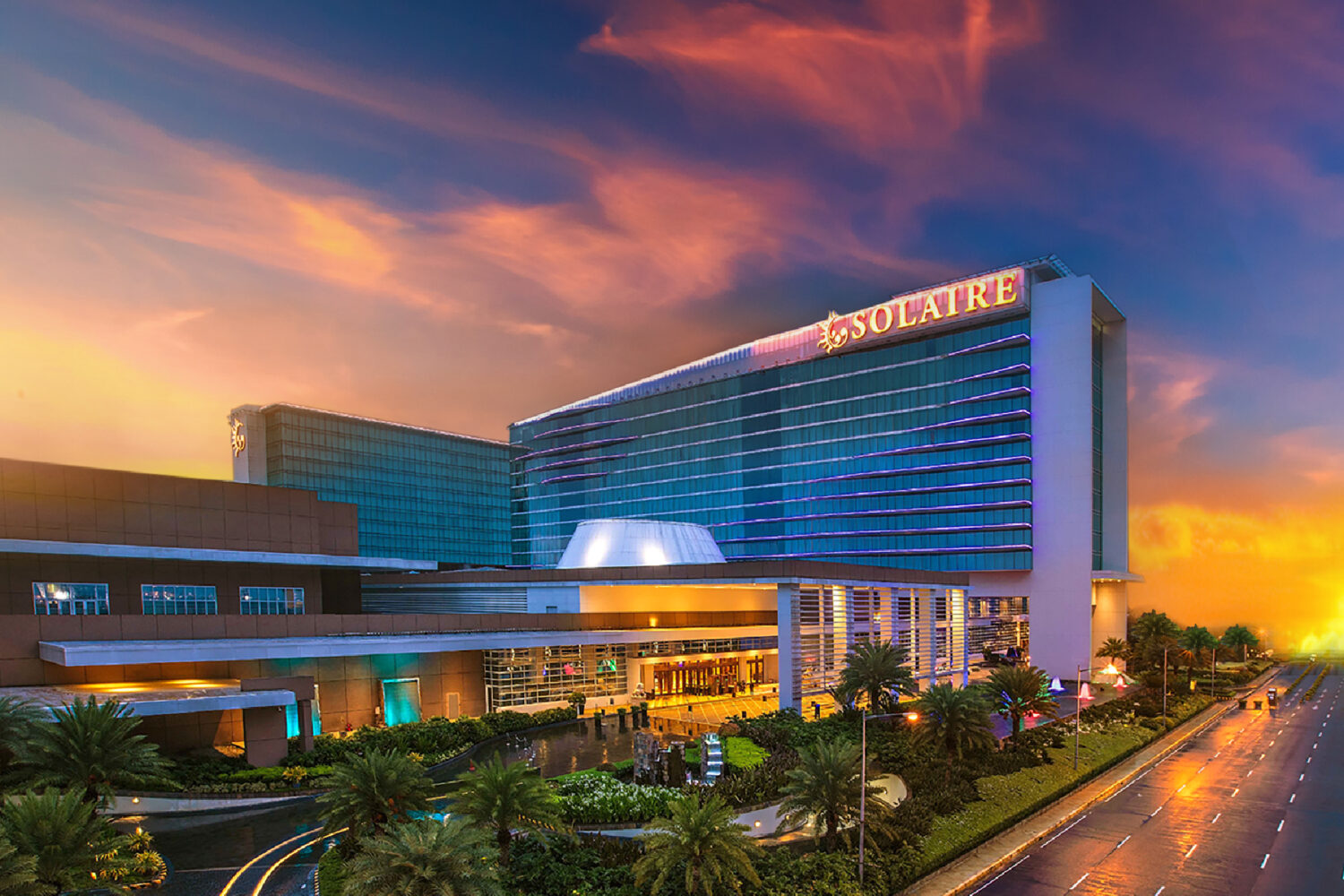 Solaire Resort Entertainment City 擁有超過 800 間奢華客房與套房、大型娛樂場、頂級餐廳、獨家購物名店街,以及一座頂尖現代化劇院。(圖/Solaire Resort晨麗度假城提供)