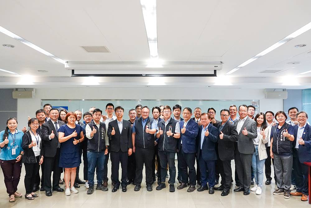 海內外AI專家跨域對談 鄭照新:結合3方力量讓台中邁向國際數位城市 244 海內外AI專家跨域對談 鄭照新:結合3方力量讓台中邁向國際數位城市 243