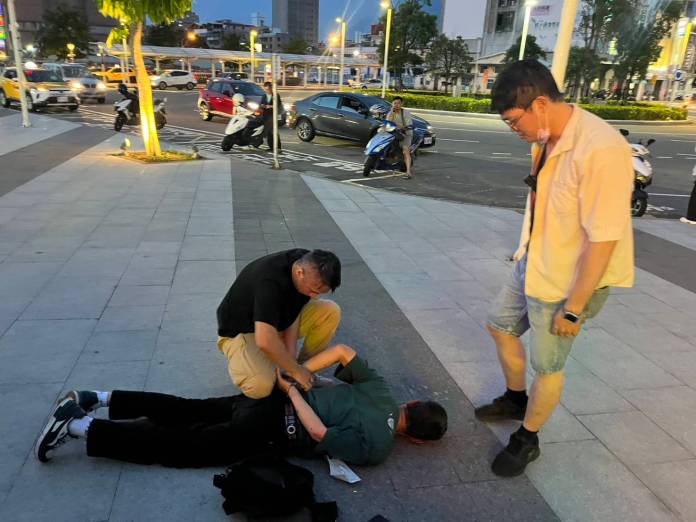偷遍桃竹苗!3天內2度砸車窗行竊 63歲男遭羈押 75 S__17367160