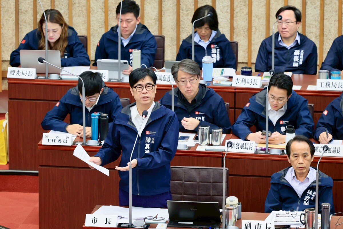 ▲陳其邁市長赴議會針對家庭生養、核能是否延役、產業用地與人才、大林蒲遷村、垃圾減量資源化等議題逐一答詢回復。