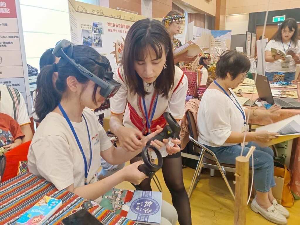 ▲來自全台的教材研發團隊齊聚一堂,共同展現原住民族教育的創新成果。(花蓮縣教育處提供)