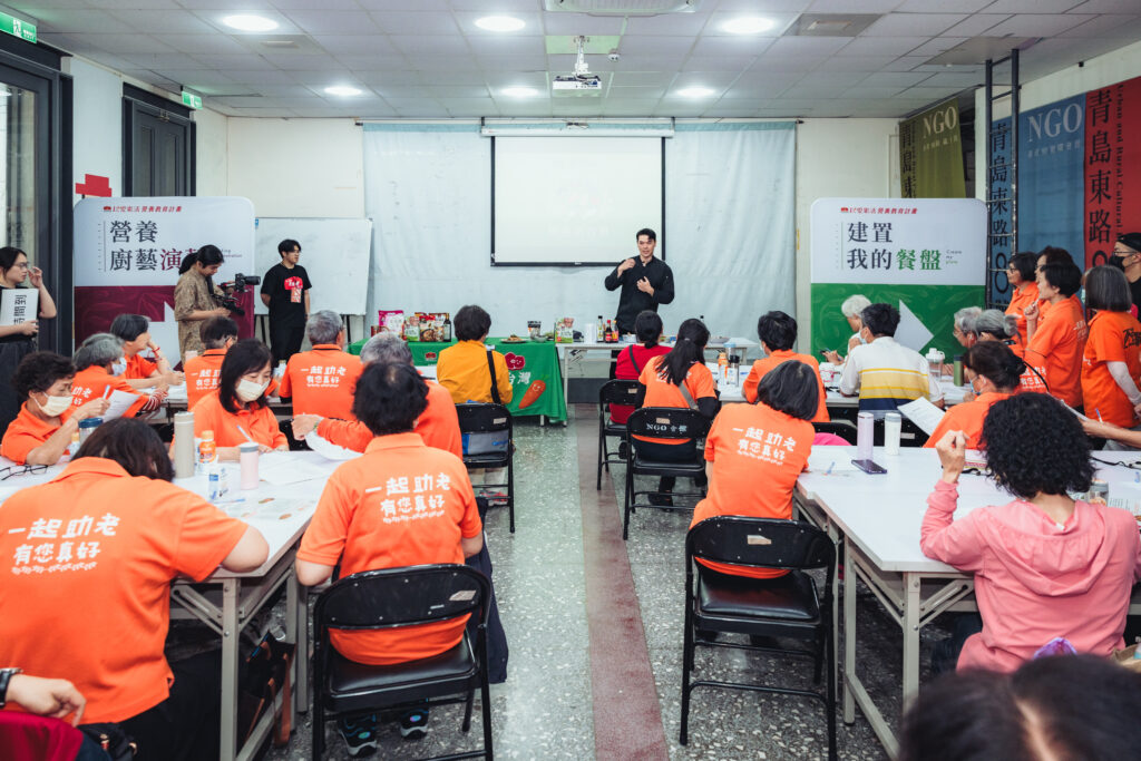 佳格2025年首場「樂齡營養研習班」現場專業廚師教學，增添學習體驗趣味。