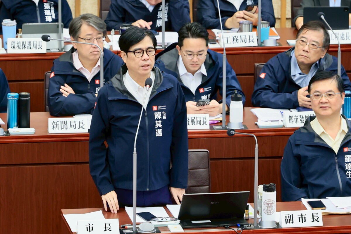 ▲高雄市長陳其邁赴議會針對高大特定區新設國中、空品良率、用電及財政平衡等議題逐一答詢回復