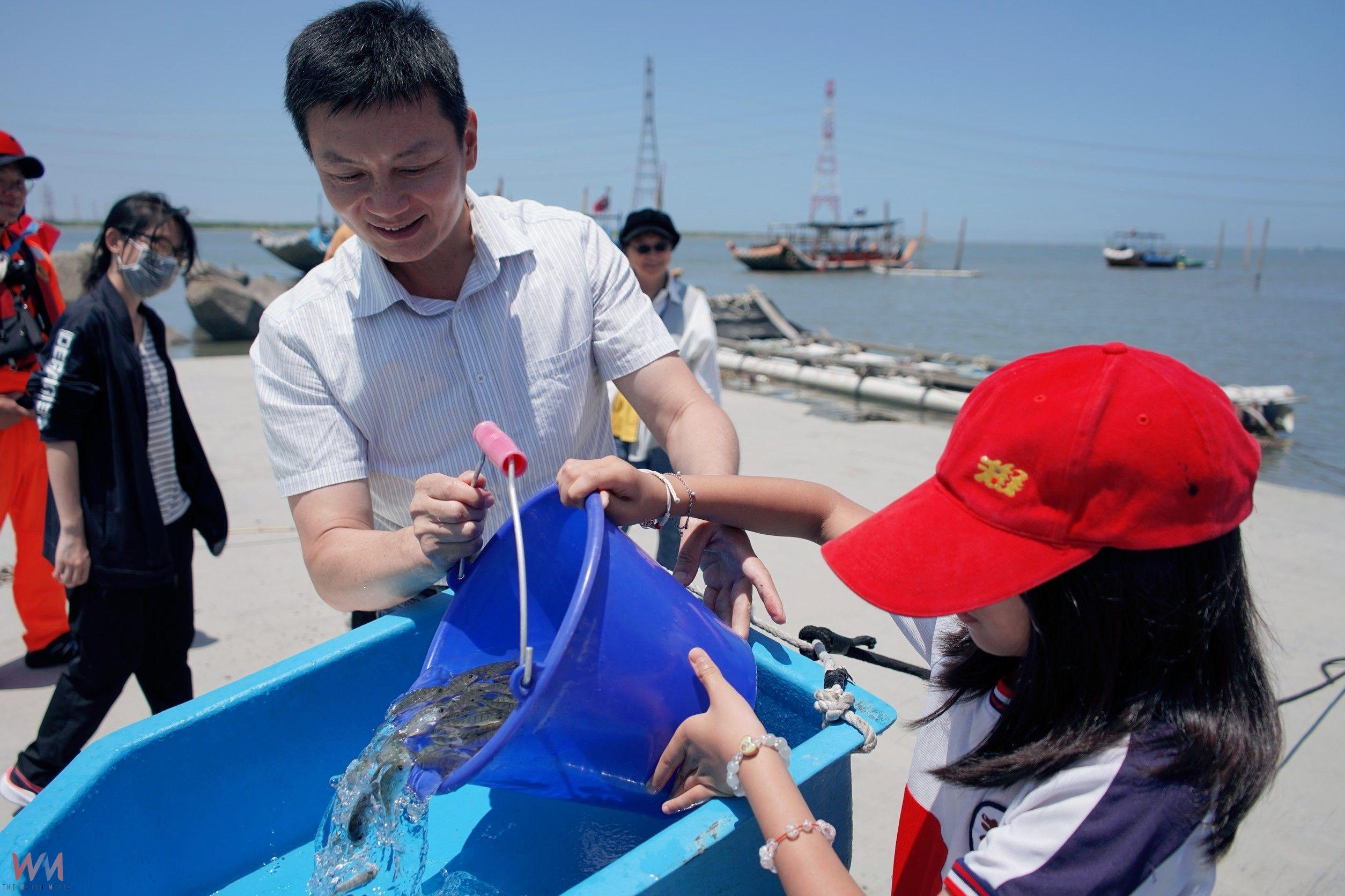 共同守護海洋資源!台電攜手地方辦魚苗放流 強化魚場保育觀念 - https://www.watchmedia01.com