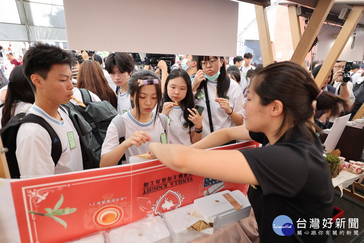 活動中南投各精品咖啡、巧克力品牌等登場,民眾搶先品味。(縣府提供)