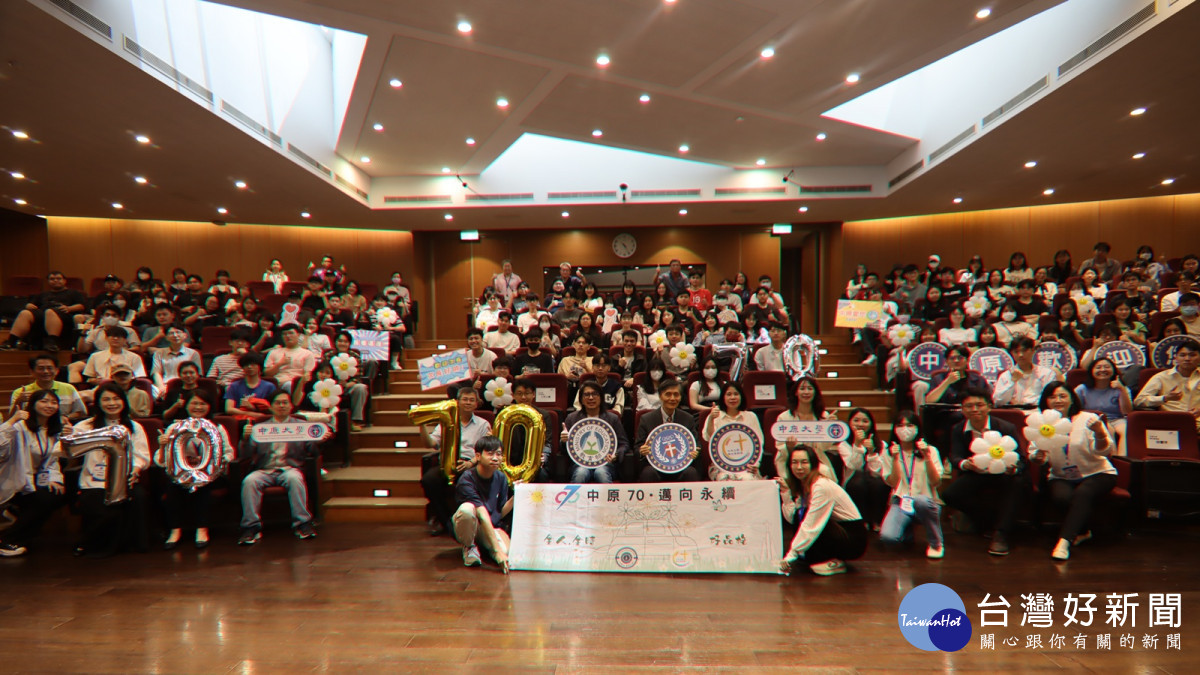 教育部「2025大學巡迴宣講」於中原大學張靜愚紀念圖書館秀德廳舉行,現場座無虛席。