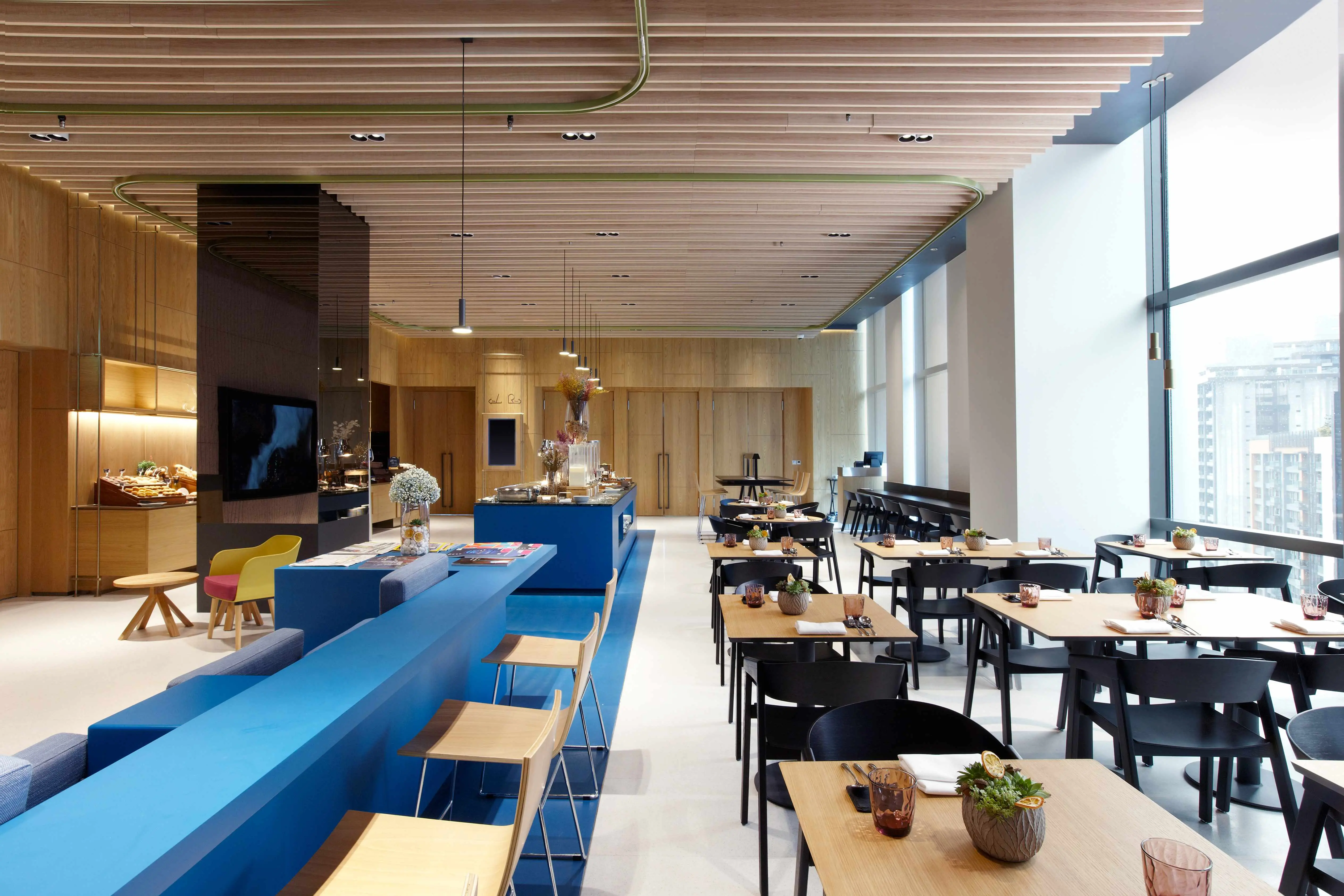南港老爺行旅歡慶6周年 書泊 Nova【書泊 Nova】館內餐廳soft Kitchen,供應自助式早餐、午間套餐及酒水飲品。