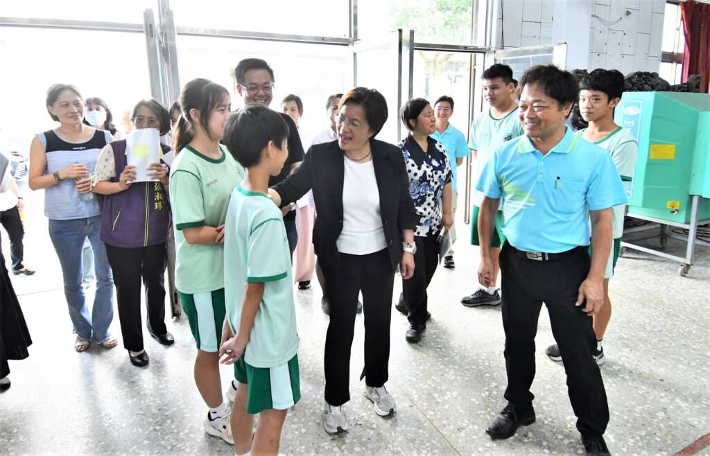 ▲國中教育會考明天登場,彰化縣長王惠美關心考生,特於今日下午考場開放時間前往國立鹿港高中巡視考場試務準備情形。(彰化縣政府提供)