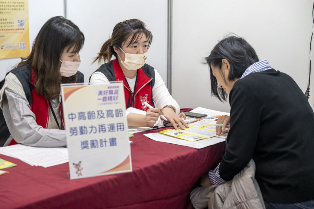 桃園市今年首度開辦《114年度中高齡者暨高齡者友善企業認證》計畫, 鼓勵桃園市企業共同建構友善環境,為中高齡人才創造更多元就業機會