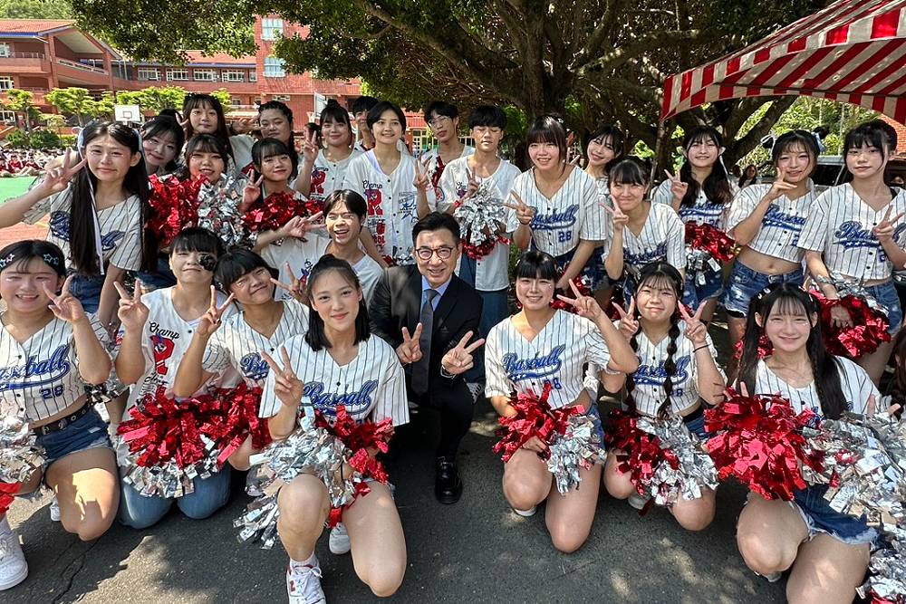 美中關稅戰升溫影響全球經濟 江啟臣:穩住人才讓台灣站穩腳步 230 美中關稅戰升溫影響全球經濟 江啟臣:穩住人才讓台灣站穩腳步 229
