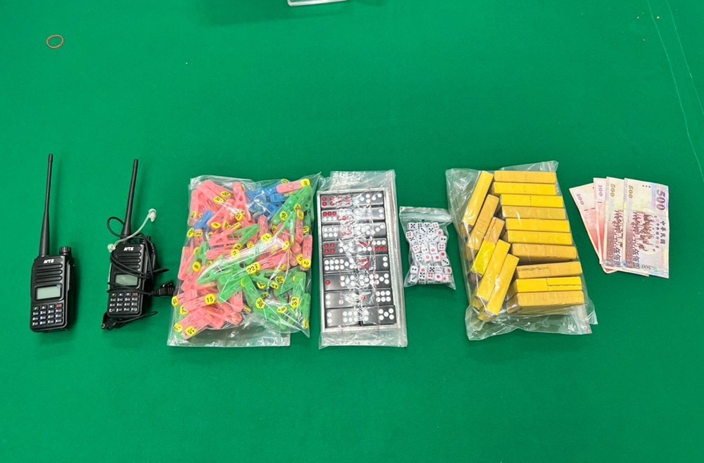 老舊平房傳聚賭聲浪 警破門逮負責人與賭客32人 266 cnews204250516a07