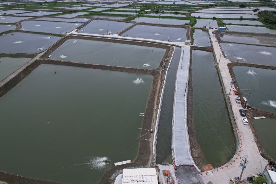 ▲「興達養殖漁業生產區湖內排水二中排改善工程」有效改善排水渠道272公尺及修復既有堤防道路260公尺。