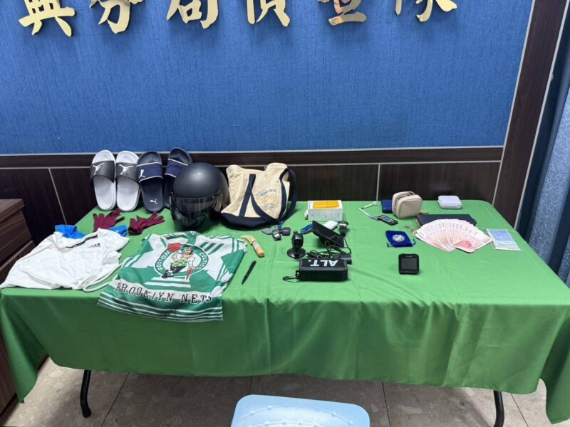 圖文:中興警鷹眼建功 竊嫌變裝遮車牌仍狼狽落網。