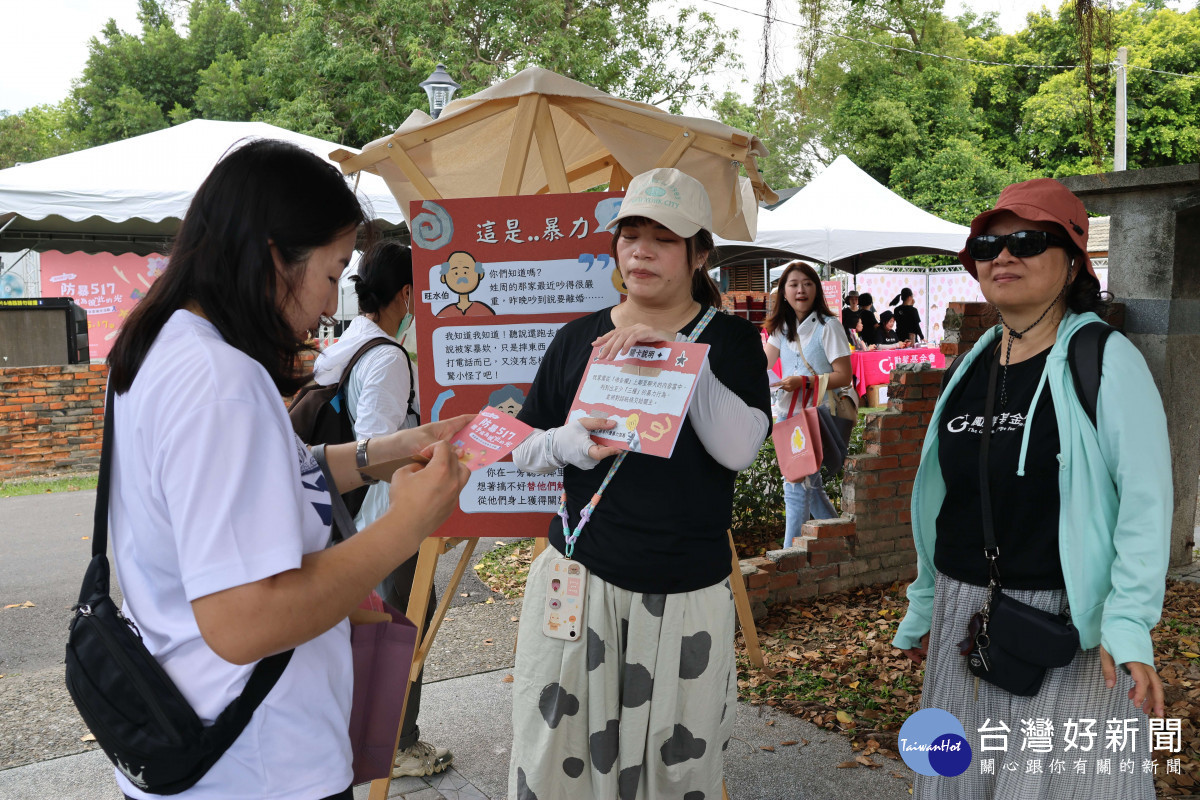 雲林縣政府及財團法人勵馨社會福利事業基金會今(17)日下午於虎尾建國眷村舉辦家庭暴力防治宣導月活動/縣府提供
