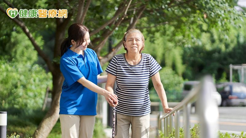 中年婦罕見「漂浮血栓」險全身癱瘓 「三關鍵」成功救命