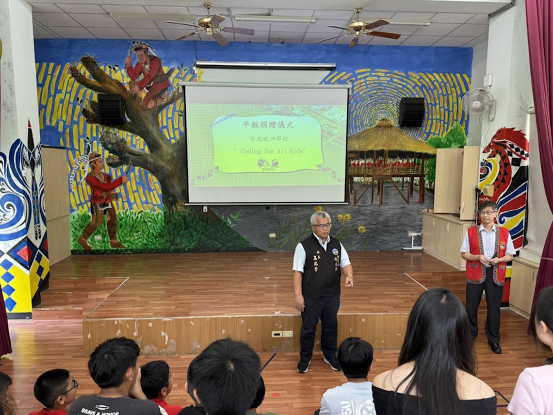 送愛到阿里山原民學校 四名國際學校學生結合資策會 華碩基金會 造福地方及學童