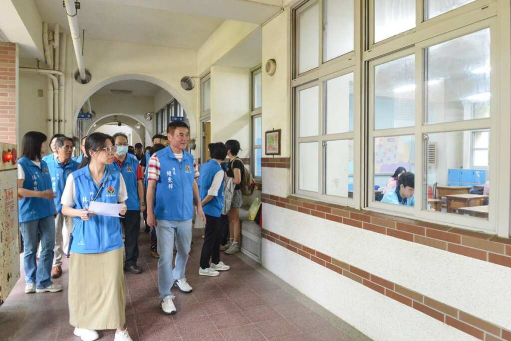 ▲114年國中教育會考登場,縣長視察竹南高中考場。(苗栗縣政府提供)
