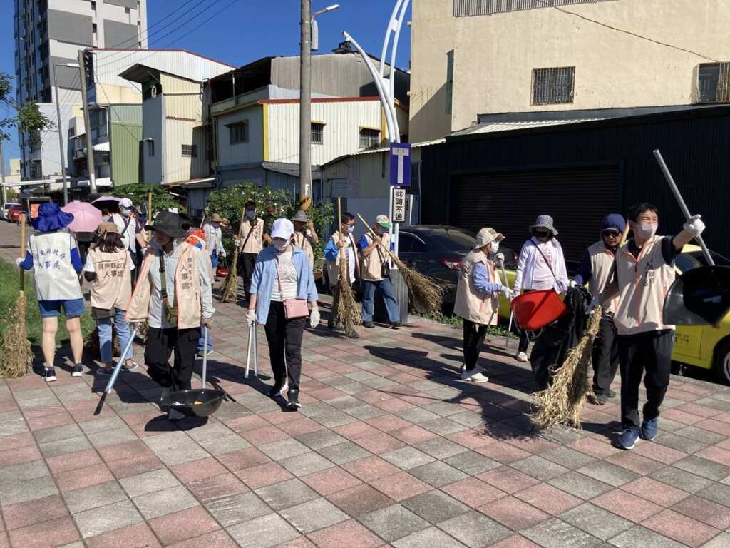 ▲屏東縣政府人事處今日舉辦「清源滅蚊，共護家園」志願服務活動，號召公教志工80人，以具體行動力，攜手整理環境，清除病媒蚊孳生源。（屏東縣人事處提供）