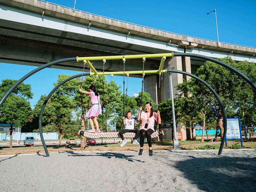 ▲五股區體健防災公園豐富的活動空間及設施,特別適合大人小孩一起來放電。(新北市政府提供)
