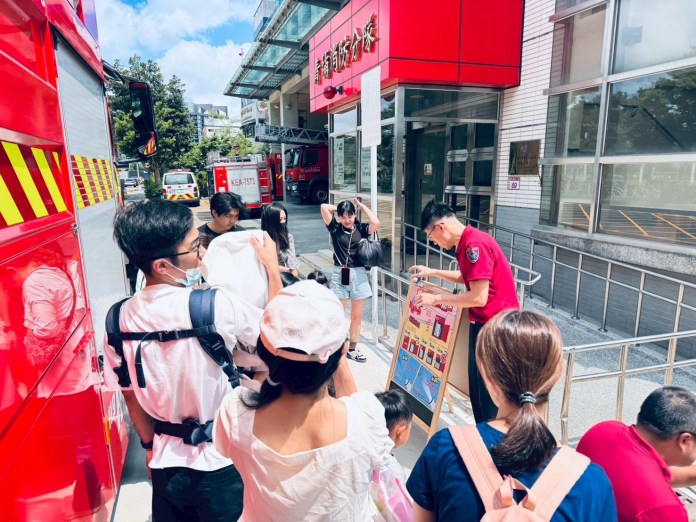 青埔小小消防員體驗營登場 變裝射水學防災樂趣多 88 S__17367160