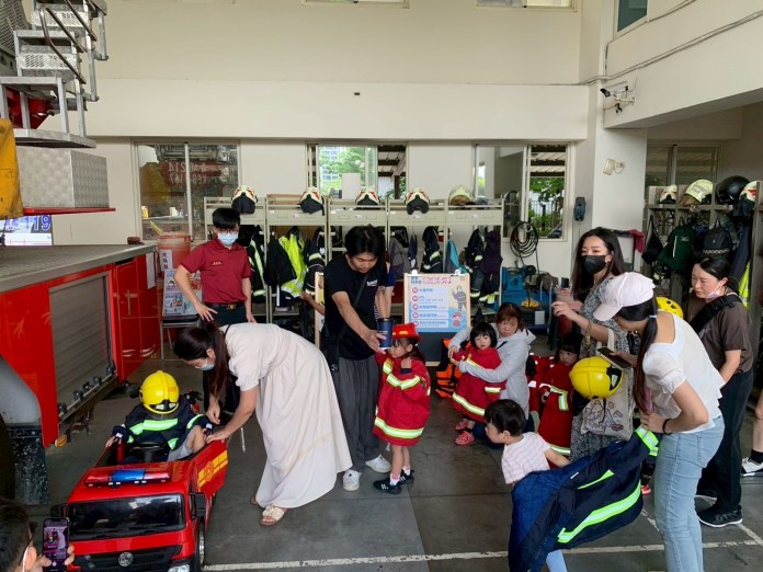 青埔小小消防員體驗營登場 變裝射水學防災樂趣多 89 S__17367160