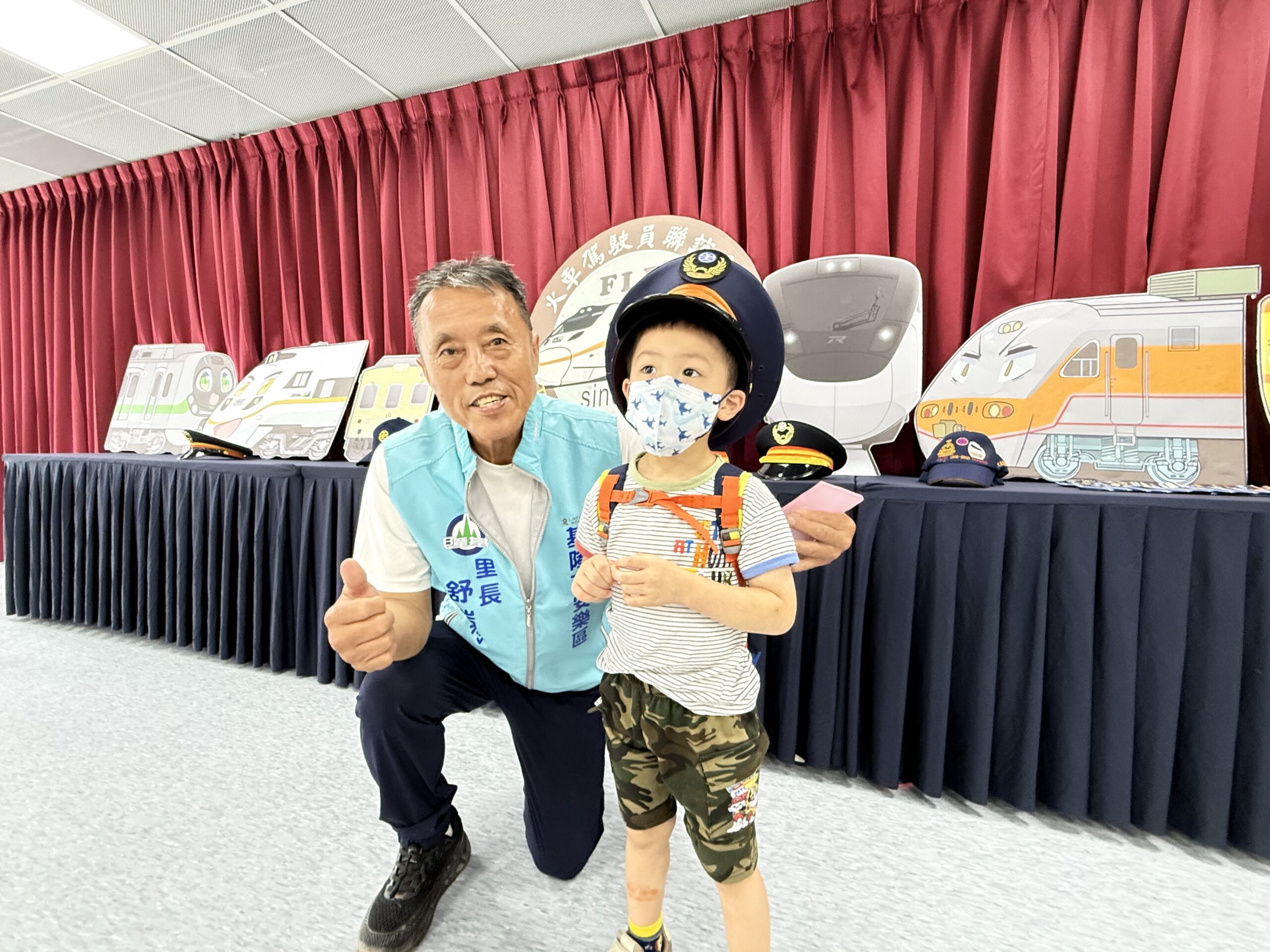 五福里火車里長舒瑞利舉辦認識火車活動場面溫馨熱鬧 3 8B5DDCA5 39A4 4DF6 B542 86BBB04ED7B9 scaled