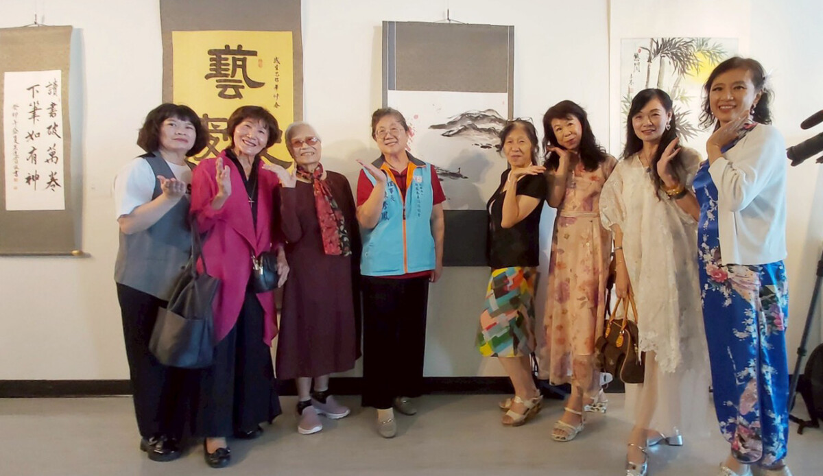 ▲翔鳳慈善關懷協會會員慈善公益聯展,充分展現藝術家們多元的才華與創意。(圖/翔鳳慈善關懷協會提供)
