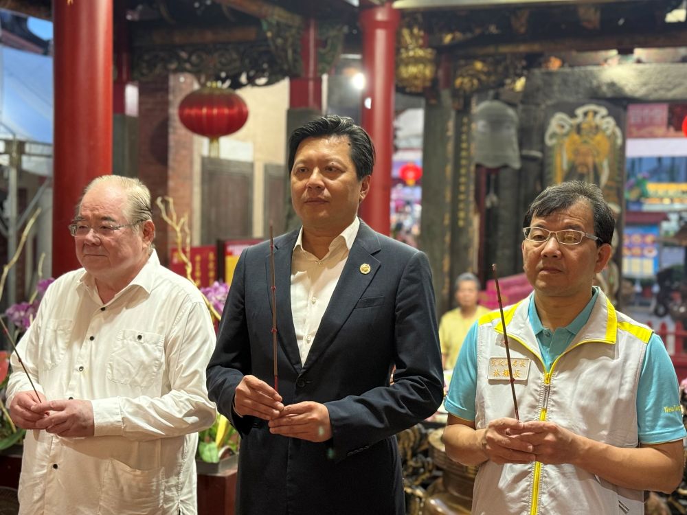 先嗇宮神農文化祭熱鬧登場 朱惕之祈求新北穀物豐收 6 《圖說》先嗇宮「神農文化祭」今日晚間熱鬧登場,新北市副市長朱惕之代表市長侯友宜參拜祈福,祈求穀物豐收、百姓安康、四時無災、八節有慶。〈民政局提供〉