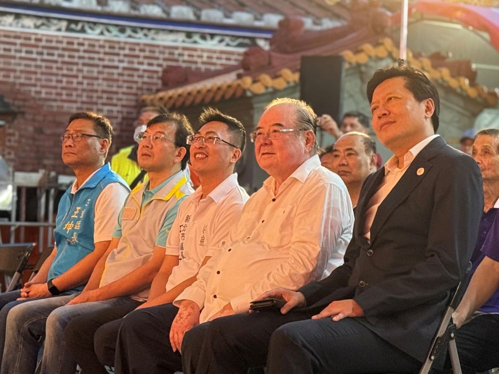 先嗇宮神農文化祭熱鬧登場 朱惕之祈求新北穀物豐收 7 《圖說》朱惕之及與會貴賓欣賞熱鬧演出。〈民政局提供〉
