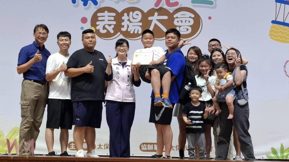 太保市表揚國中小模範兒童 市長鄭淑分:品格與成就並重、市政與教育並行 - https://www.watchmedia01.com