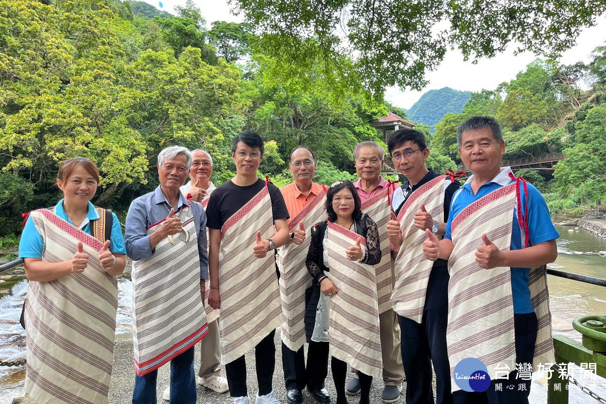 宇內溪戲水區將開放,桃園市觀光發展基金會於宇內溪戲水區舉行原住民族泰雅族傳統祈福整治儀式。