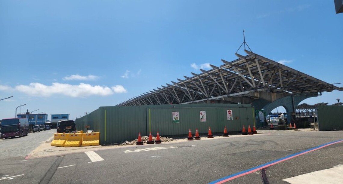 馬公第一漁港休閒專用區BOT案 拆除太陽光電板進行場區封閉 請民眾配合注意安全