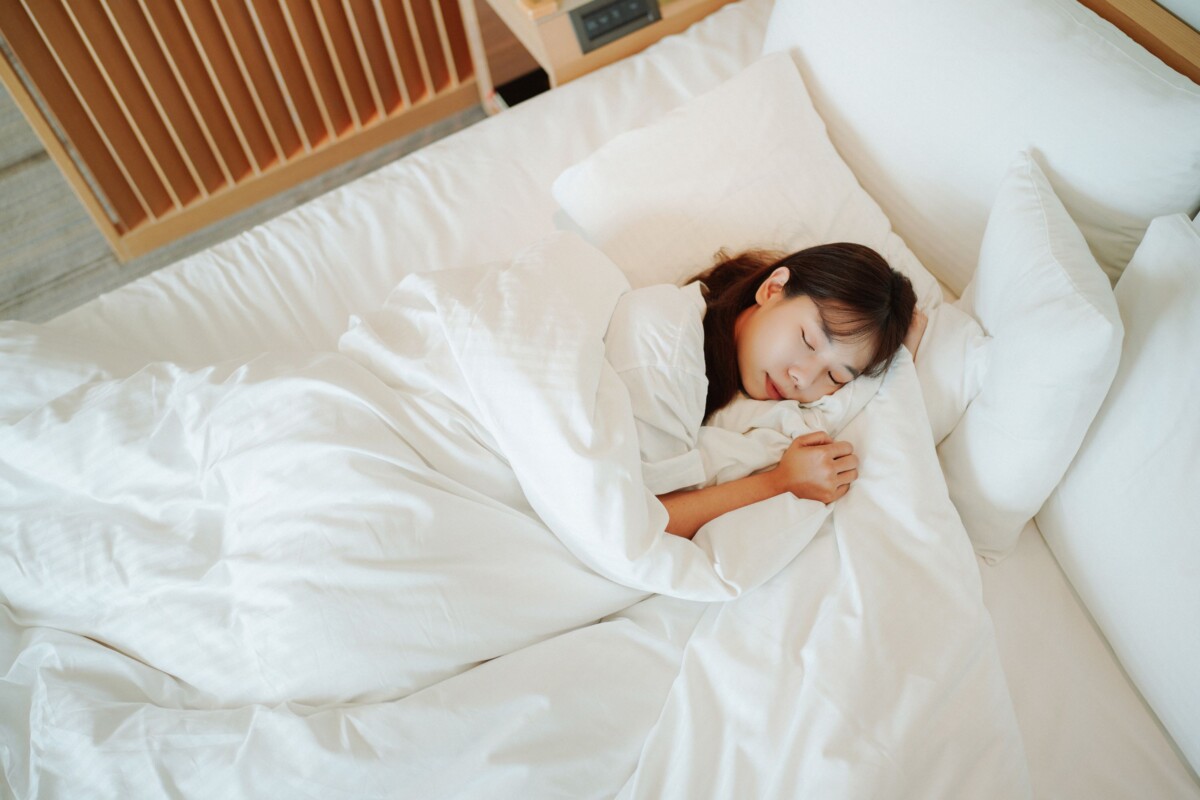 ▲和逸飯店·高雄中山館「搭高鐵·和逸慕軒舒眠遊」住房專案推薦7款不同高度與功能的枕頭，可依睡眠習慣挑選，高鐵Togo會員加碼贈舒眠好物組。（圖/和逸飯店提供）