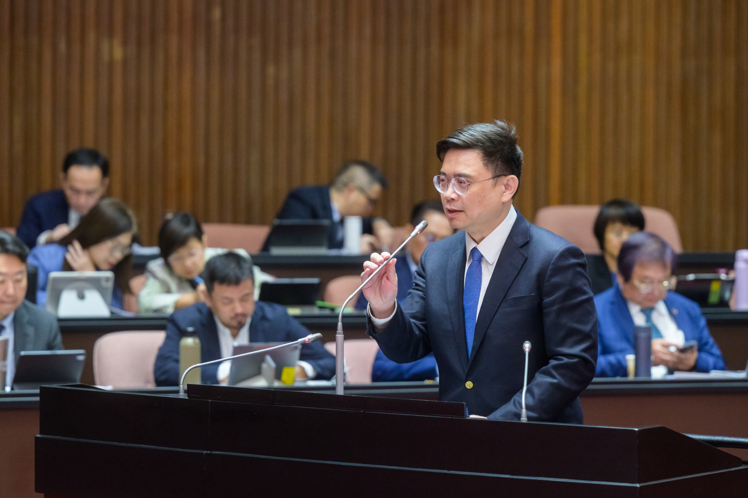 賴瑞隆提產業願景「六支箭」 助高雄經濟全面升級  打造國際宜居幸福城市