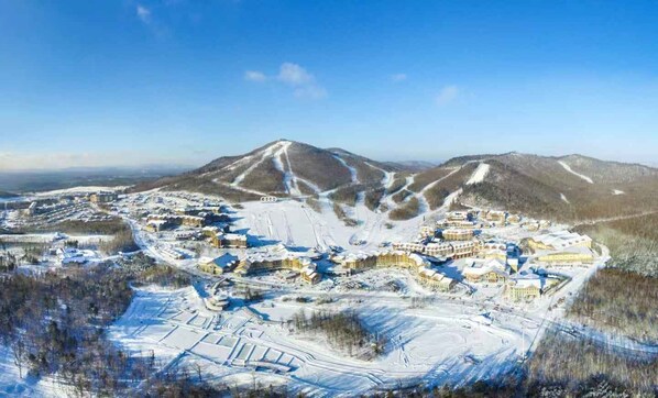 推動「冷資源」變「熱產業」 長白山萬達與冰雪產業鏈共贏