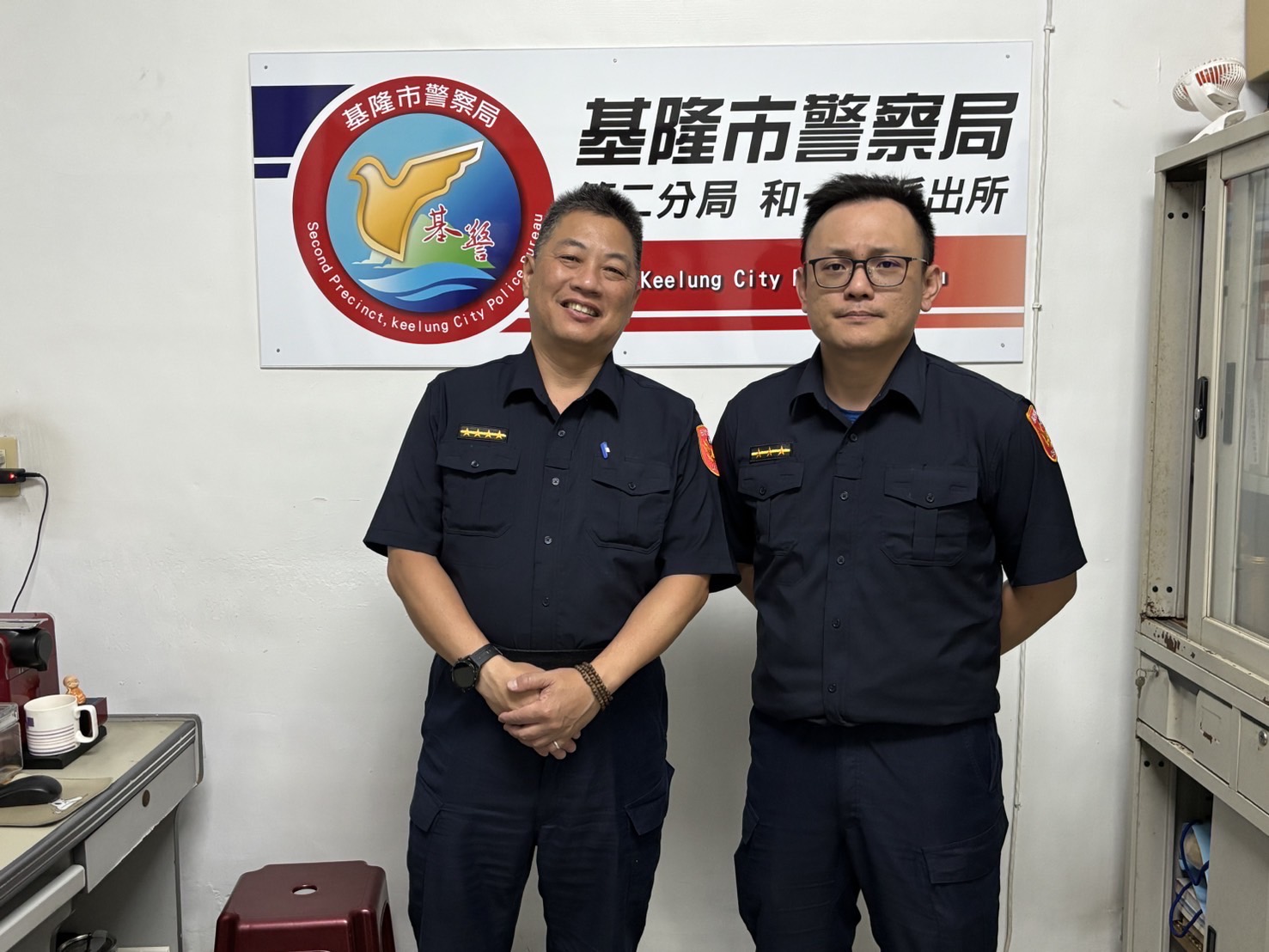 第二分局和一路派出所副所長簡靖騰、警員王郁仁(左至右)。(記者薛秀蓮翻攝)