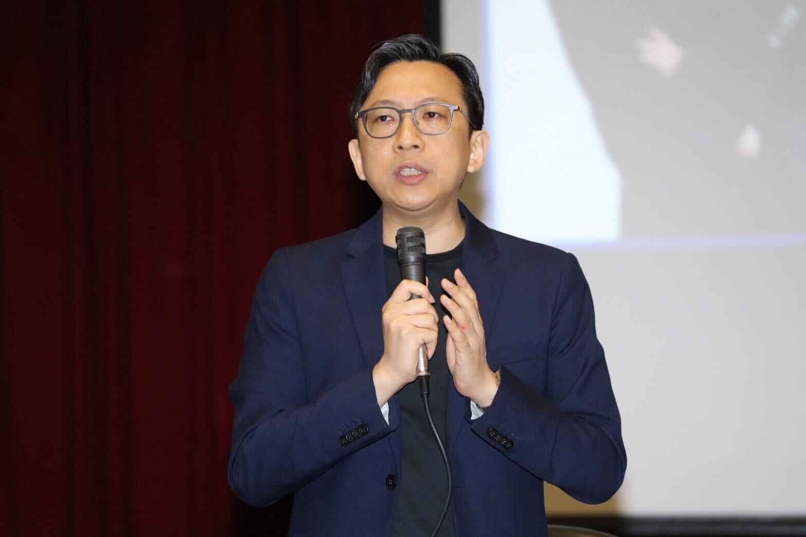 葛如鈞表示,這份調查結果揭示了台灣青壯世代對現行政府經濟政策的高度不滿,也凸顯出 AI 世代與壯世代對未來發展的深刻憂慮。(記者 包克明翻攝)