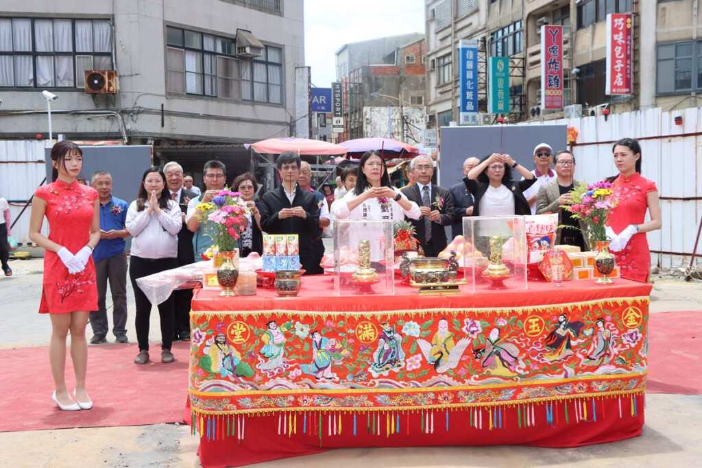 ▲苑裡公有零售市場工程用地舉辦上樑暨動土典禮。(苗栗縣政府提供)