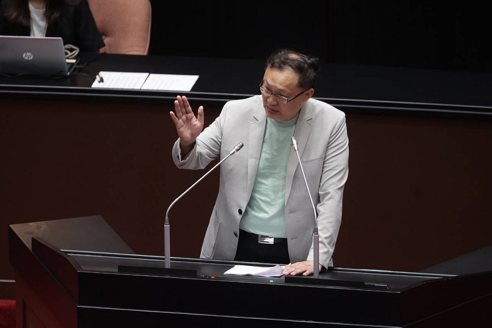 批藍白立委不斷延會 徐富癸:保護傘撐到無限期非常離譜 190 批藍白立委不斷延會 徐富癸:保護傘撐到無限期非常離譜 189